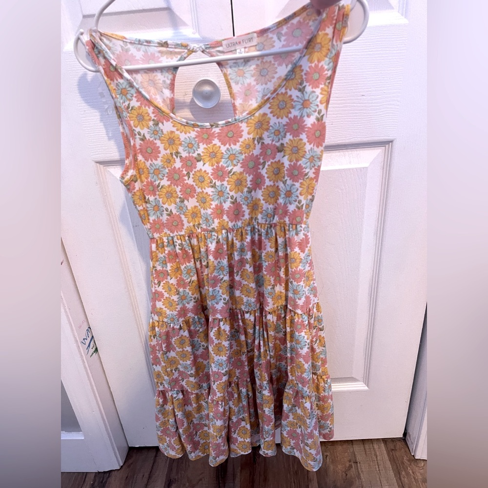 A cute short dress, size small, Ultra furt.